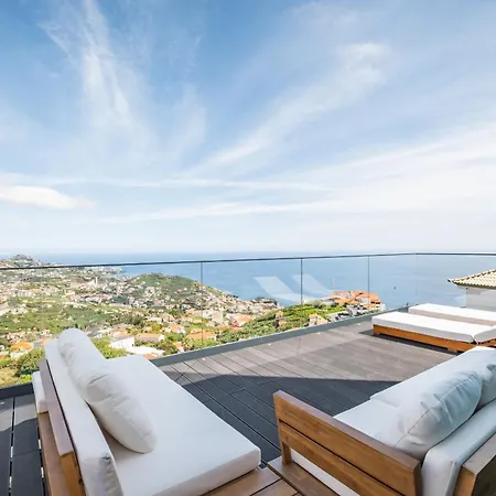 House Of Cork And Ivy - By Wehost * Câmara de Lobos