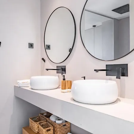 House Of Cork And Ivy - By Wehost * Câmara de Lobos