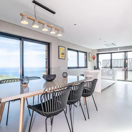 House Of Cork And Ivy - By Wehost Villa