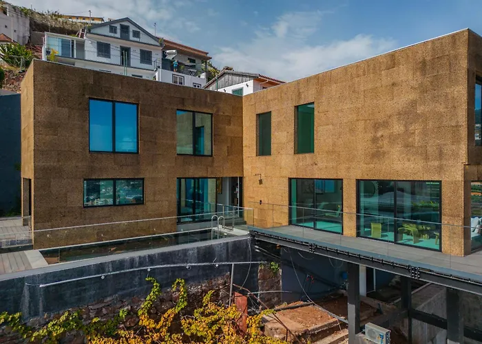 Villa House Of Cork And Ivy - By Wehost