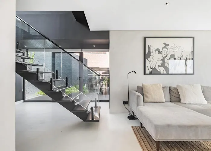 Villa House Of Cork And Ivy - By Wehost *