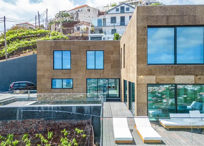 House Of Cork And Ivy - By Wehost Villa