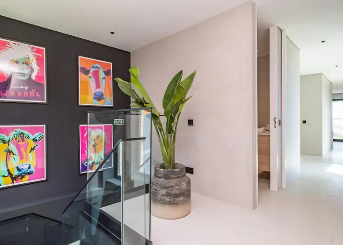 House Of Cork And Ivy - By Wehost * Câmara de Lobos