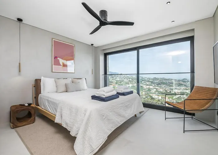 Villa House Of Cork And Ivy - By Wehost *