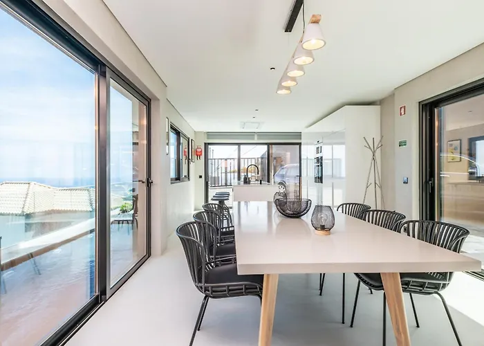 House Of Cork And Ivy - By Wehost Камара-де-Лобуш