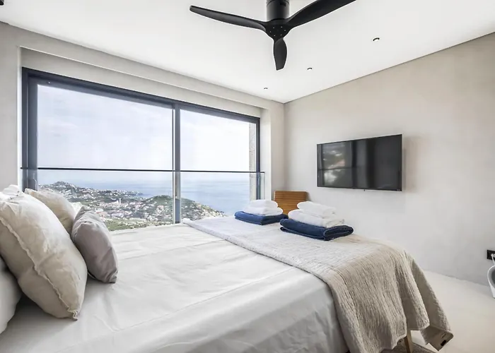 House Of Cork And Ivy - By Wehost Villa